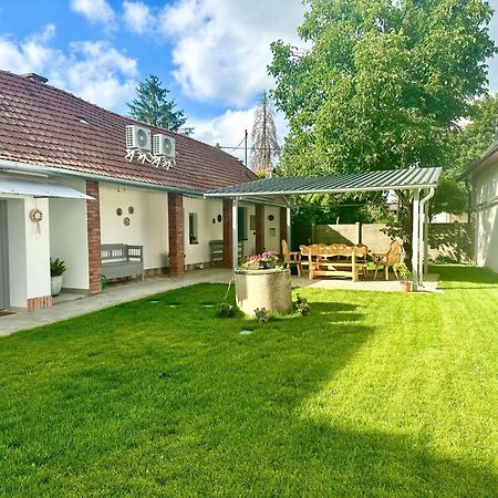 Tuenderkert Apartman Gyula Exterior foto