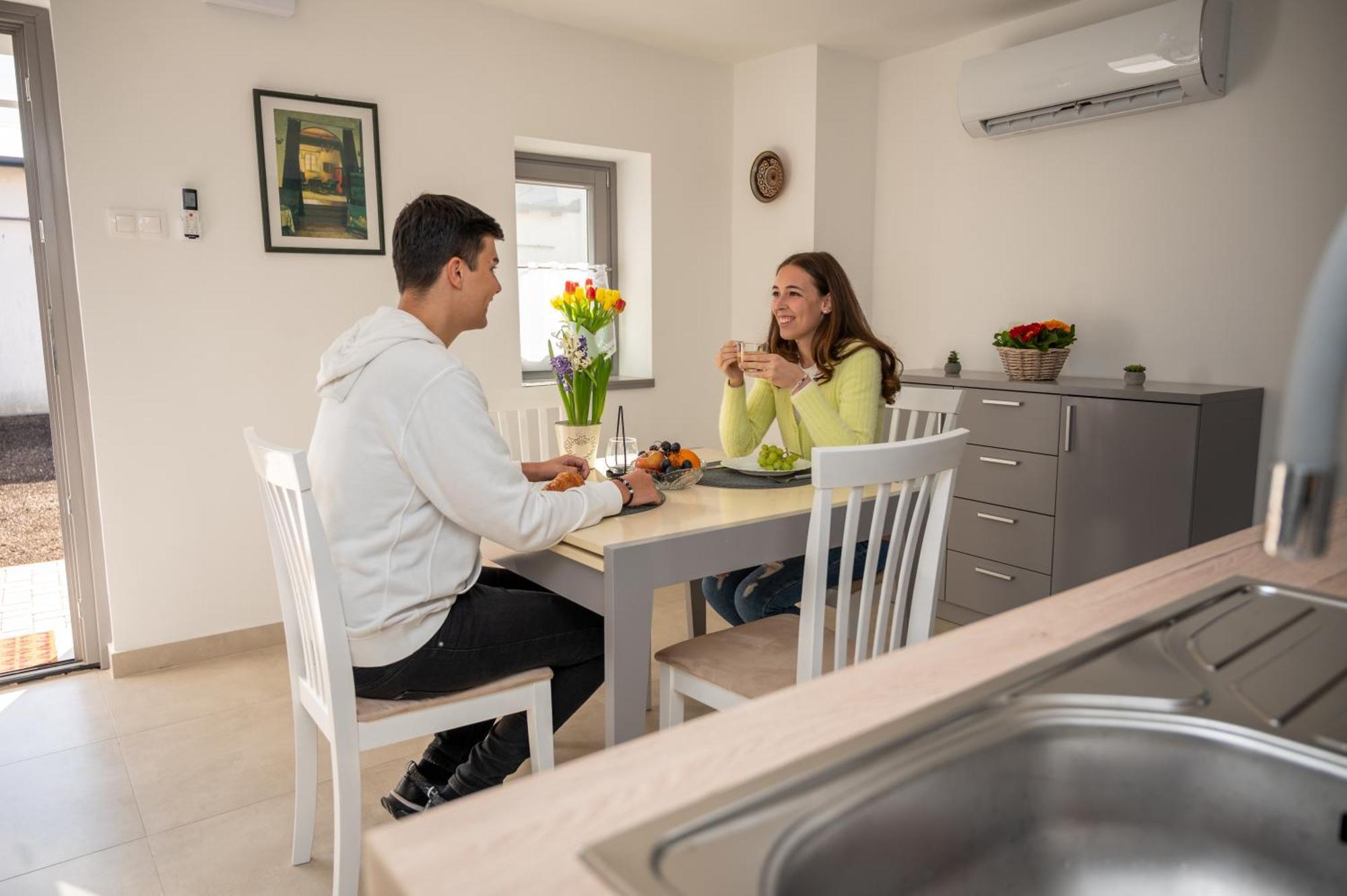 Tuenderkert Apartman Gyula Exterior foto
