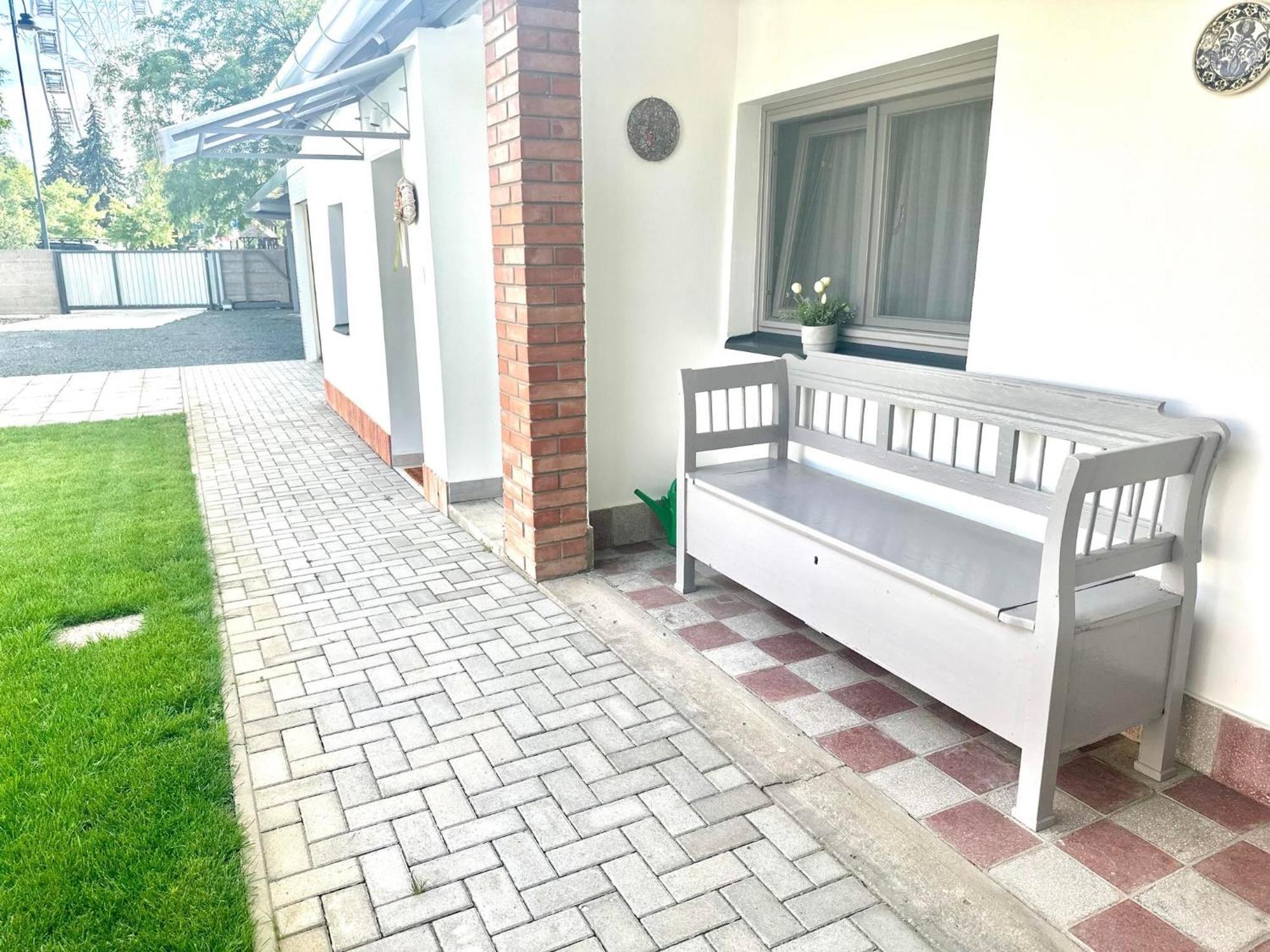 Tuenderkert Apartman Gyula Exterior foto
