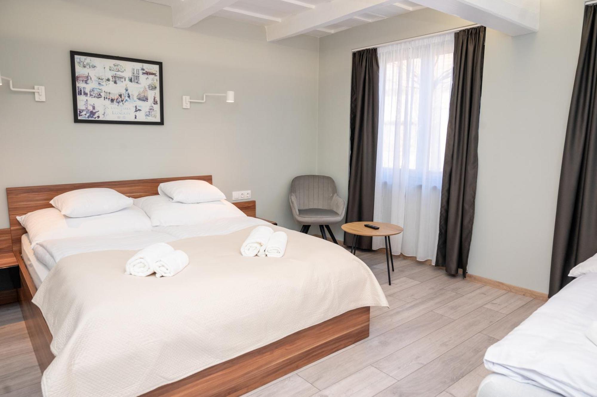 Tuenderkert Apartman Gyula Exterior foto
