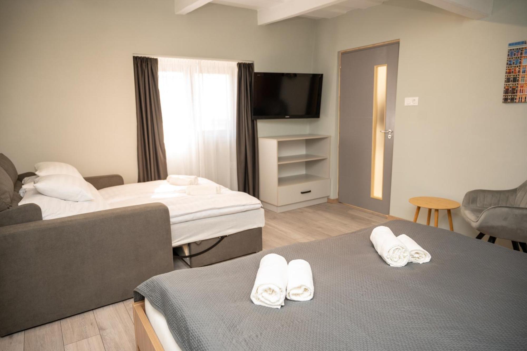 Tuenderkert Apartman Gyula Exterior foto