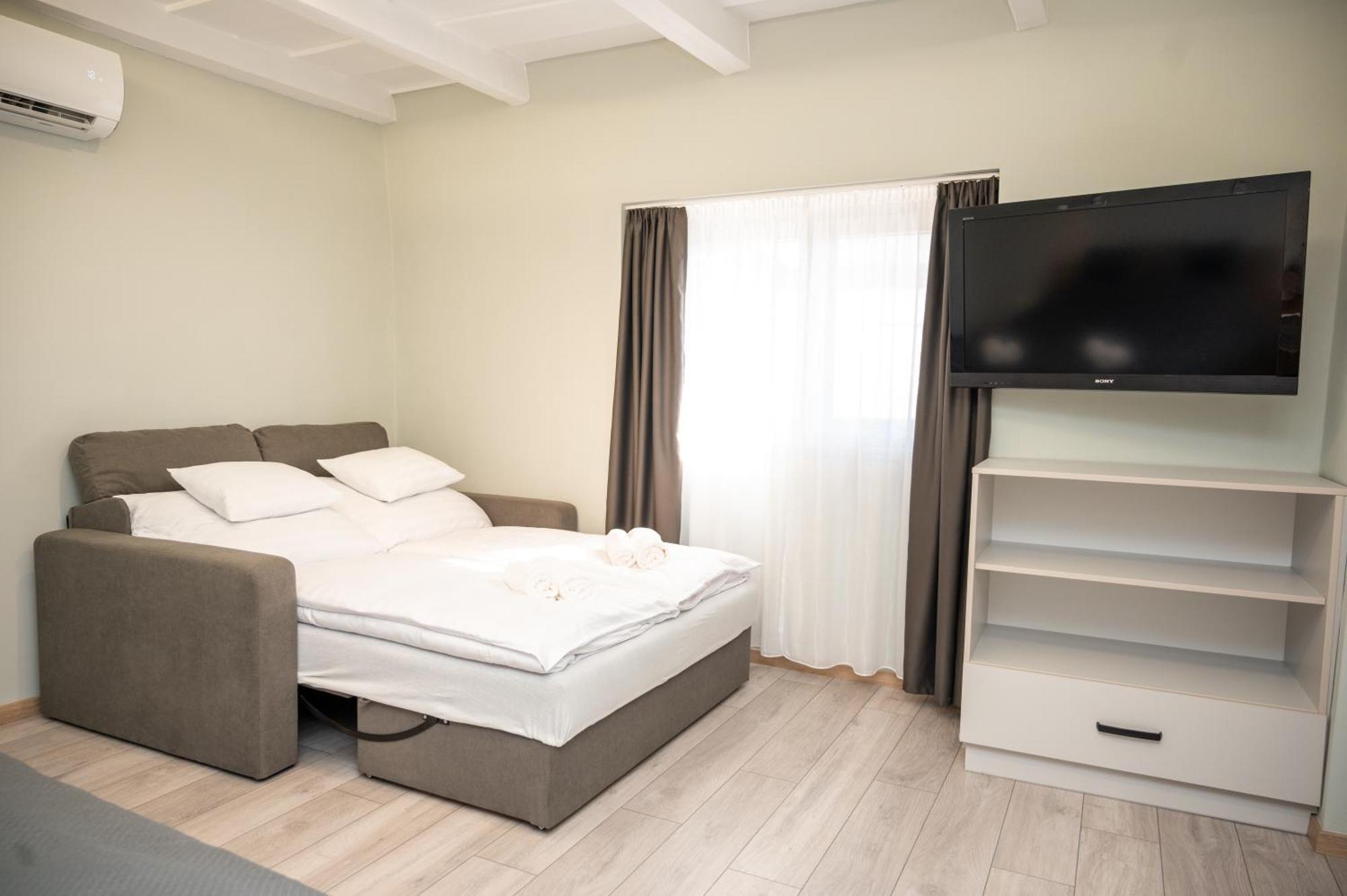 Tuenderkert Apartman Gyula Exterior foto