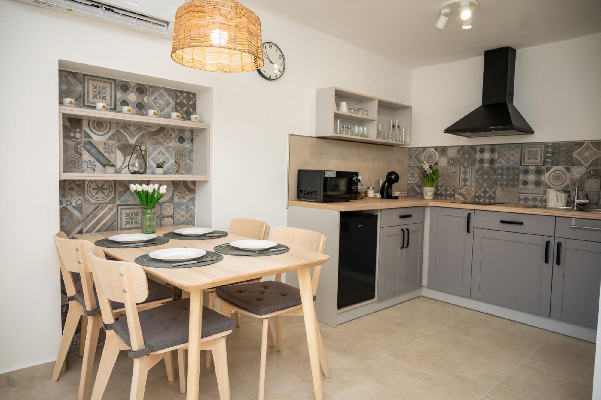 Tuenderkert Apartman Gyula Exterior foto