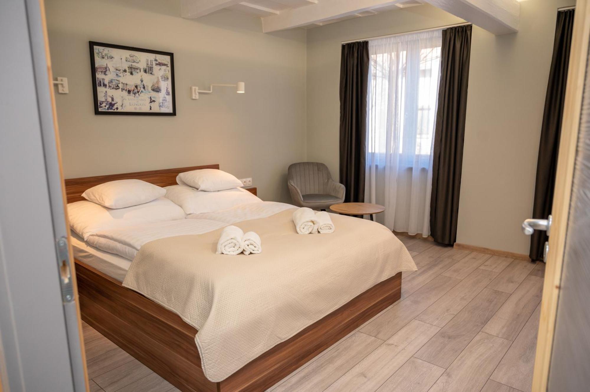 Tuenderkert Apartman Gyula Exterior foto