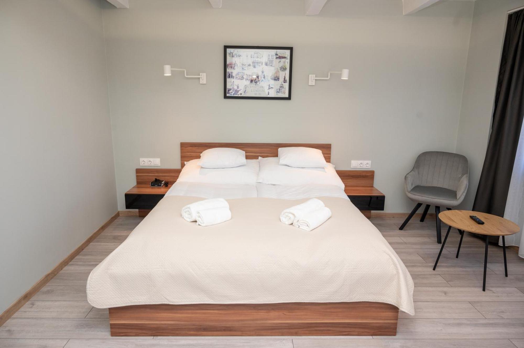 Tuenderkert Apartman Gyula Exterior foto